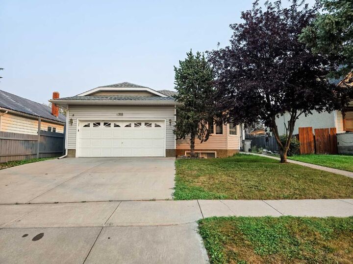 4918 5 Avenue  Edson AB T7E 1T1 photo