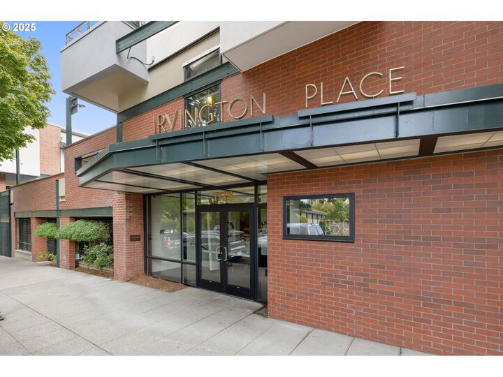 Property Photo: 1718 NE 11th Ave 313 OR 97212