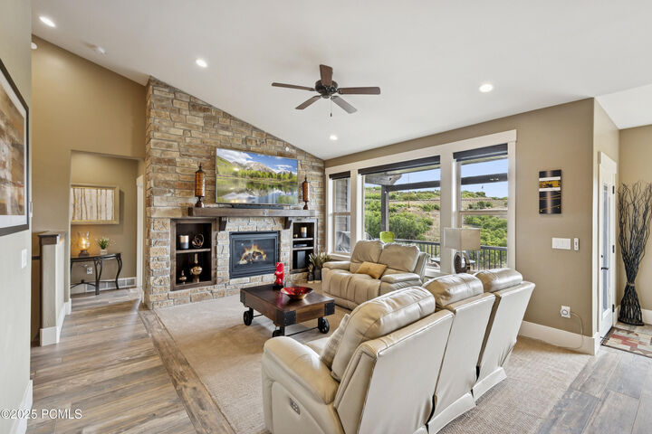 Property Photo:  1754 E Longview Drive  UT 84036 