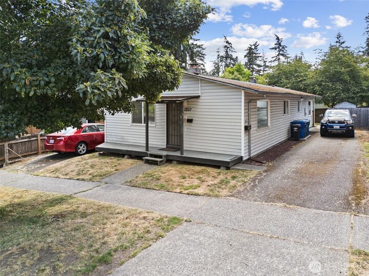 Property Photo:  2827 SW Nevada Street  WA 98126 