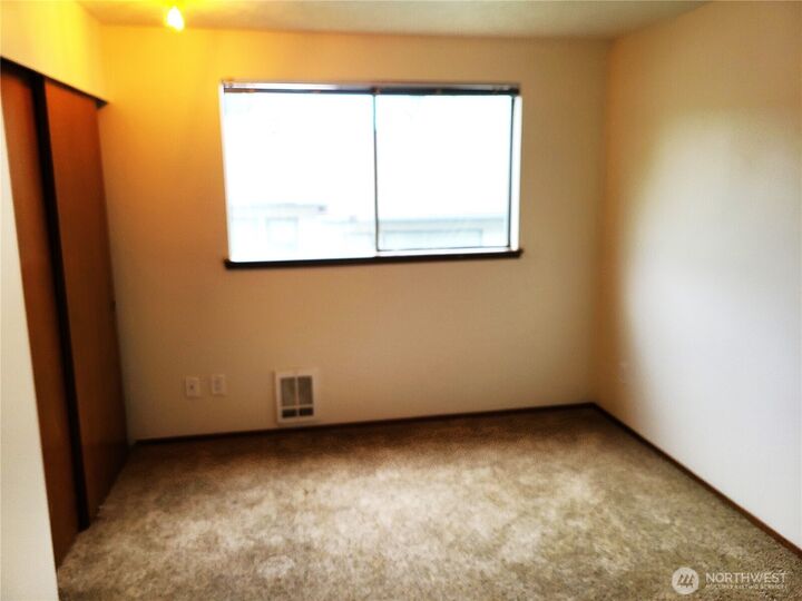 Property Photo: 14009 32nd Avenue NE 101 WA 98125