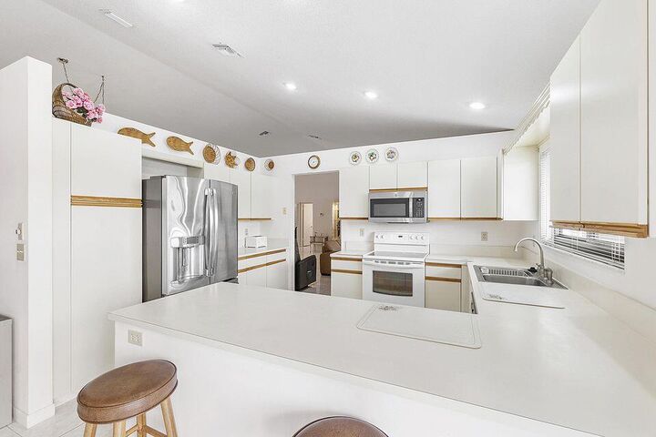 Property Photo:  9525 El Clair Ranch Rd Road  FL 33435 