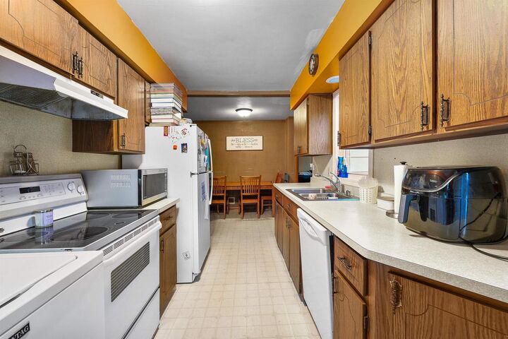 Property Photo:  709 West Jefferson Street  WI 53963