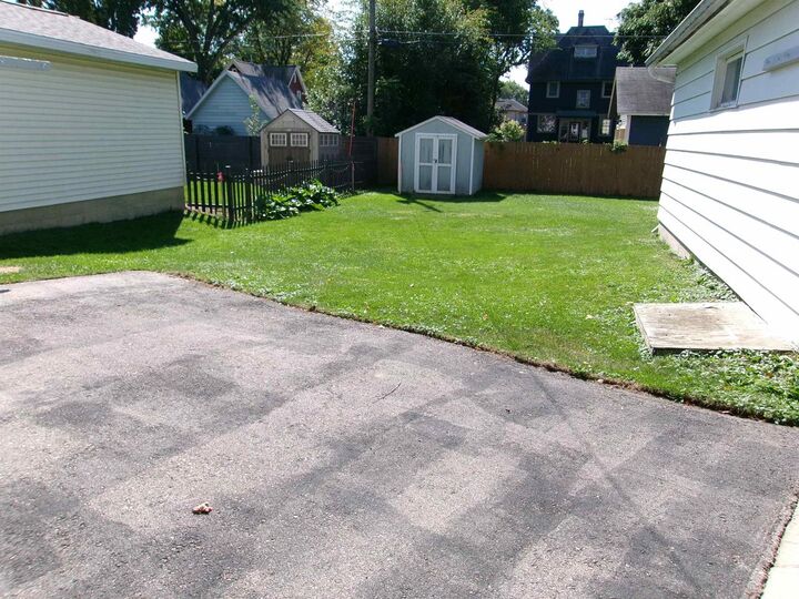 Property Photo: 311 East Maple Avenue WI 53916
