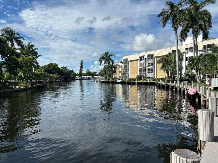 Property Photo:  3040 NE 16th Ave 206  FL 33334 