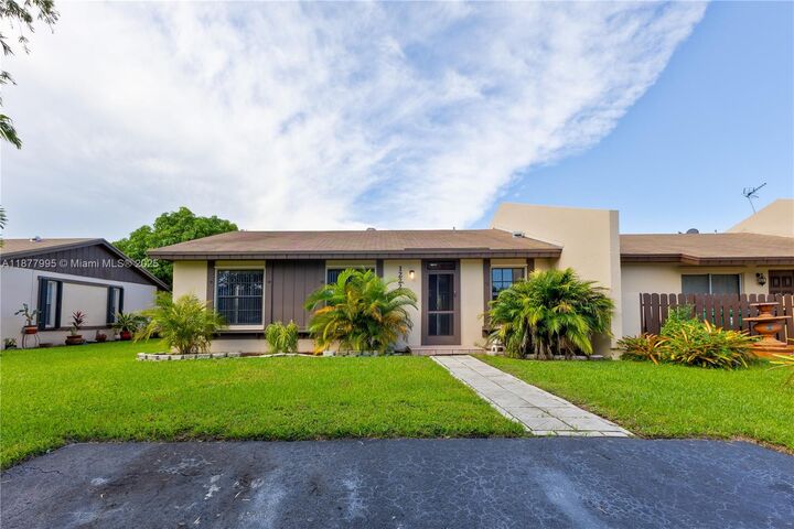 Property Photo: 12222 SW 111th Ln FL 33186