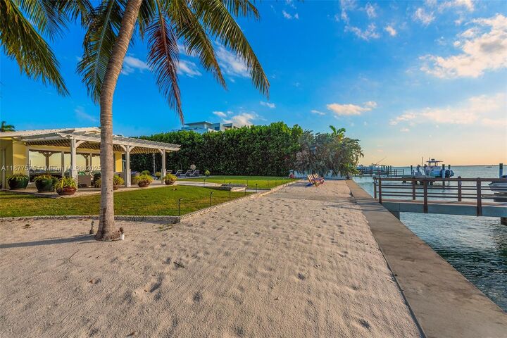 Property Photo:  200 Harbor Dr  FL 33149 
