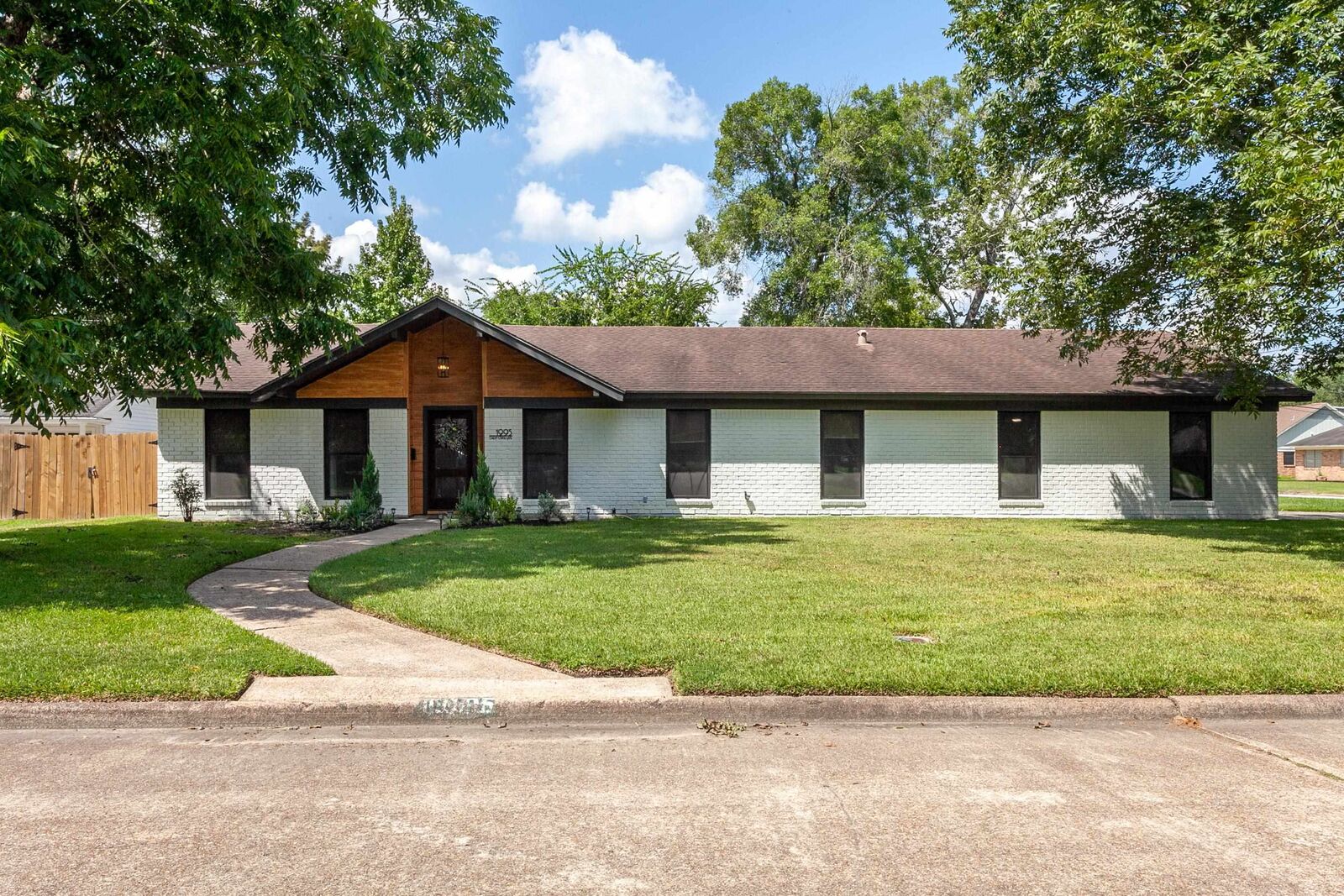 Property Photo: 1995 Chevy Chase TX 77706