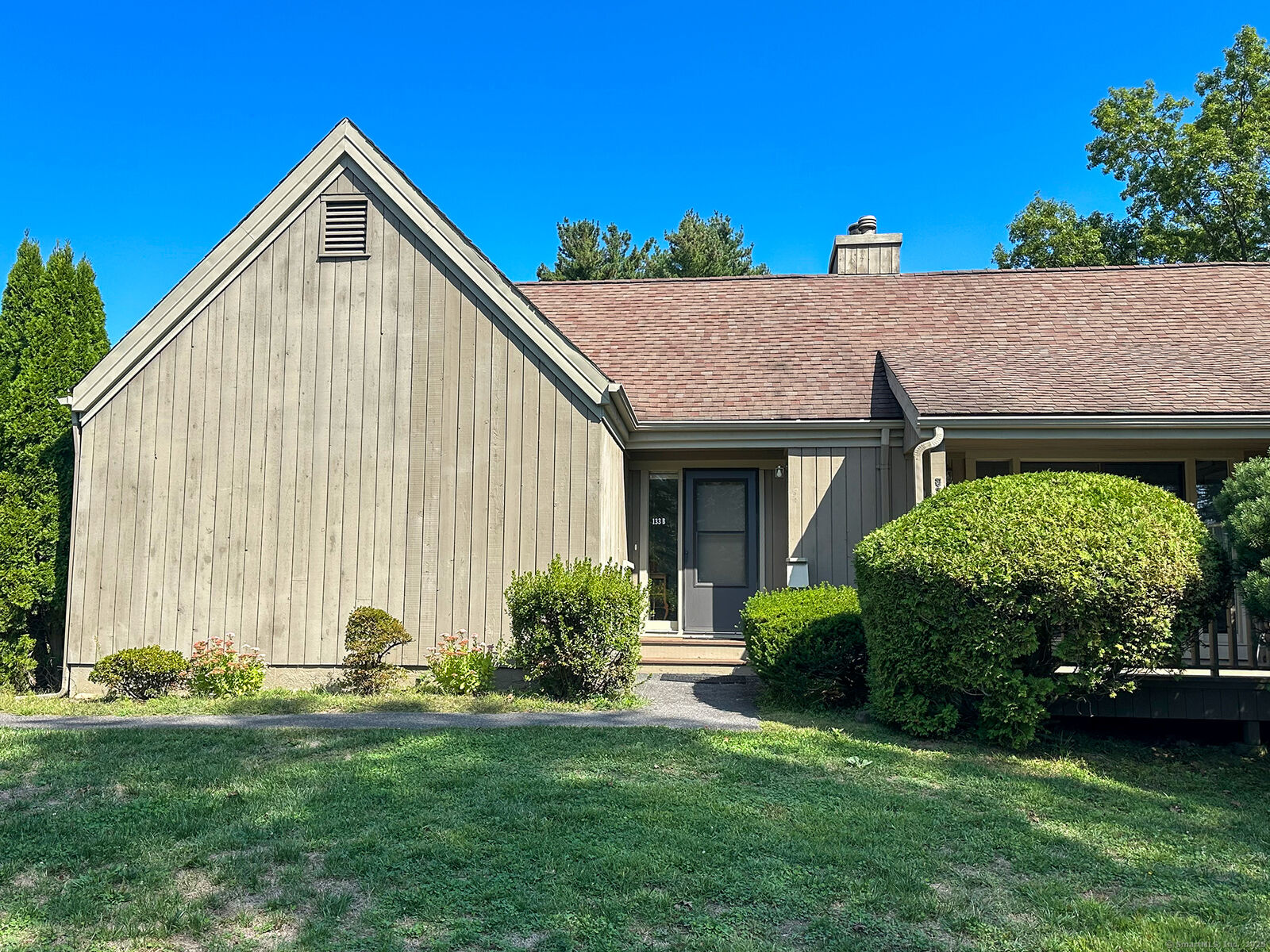 Property Photo:  133 Bannock Lane B  CT 06614 