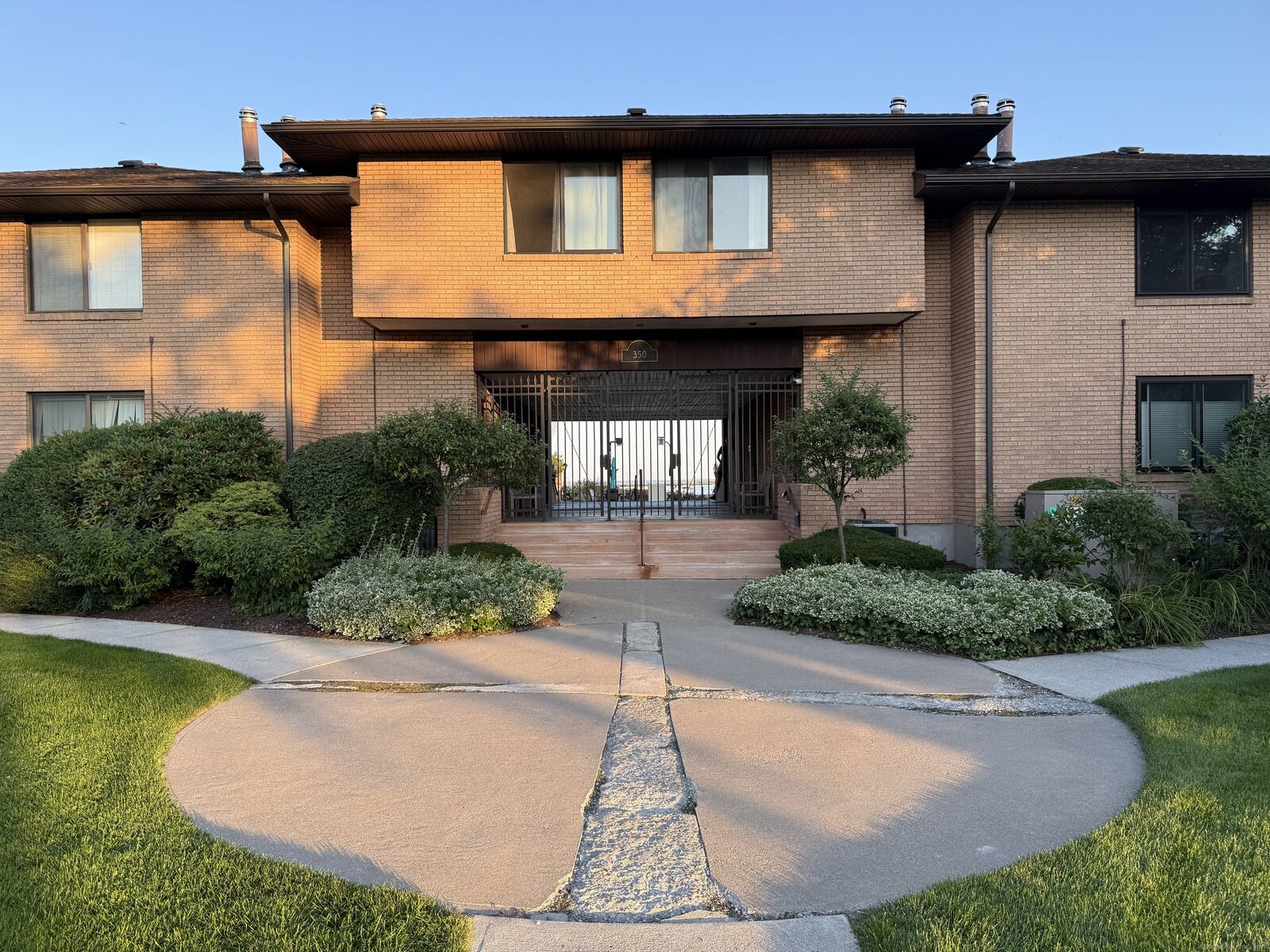 Property Photo: 350 Grovers Avenue 1R CT 06605