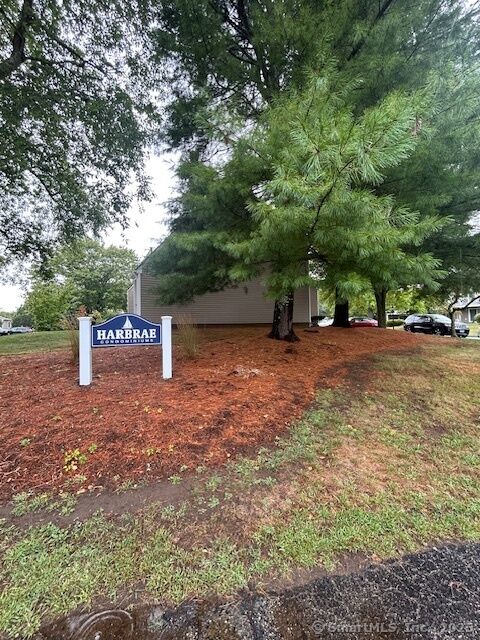 Property Photo:  37 Hewitt Road Apt B6  CT 06355 