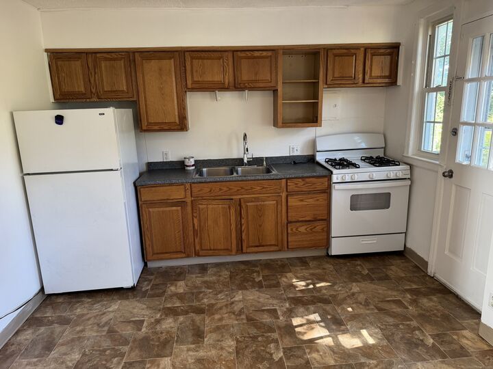 Property Photo:  22 Saint James Street #D  CT 06040