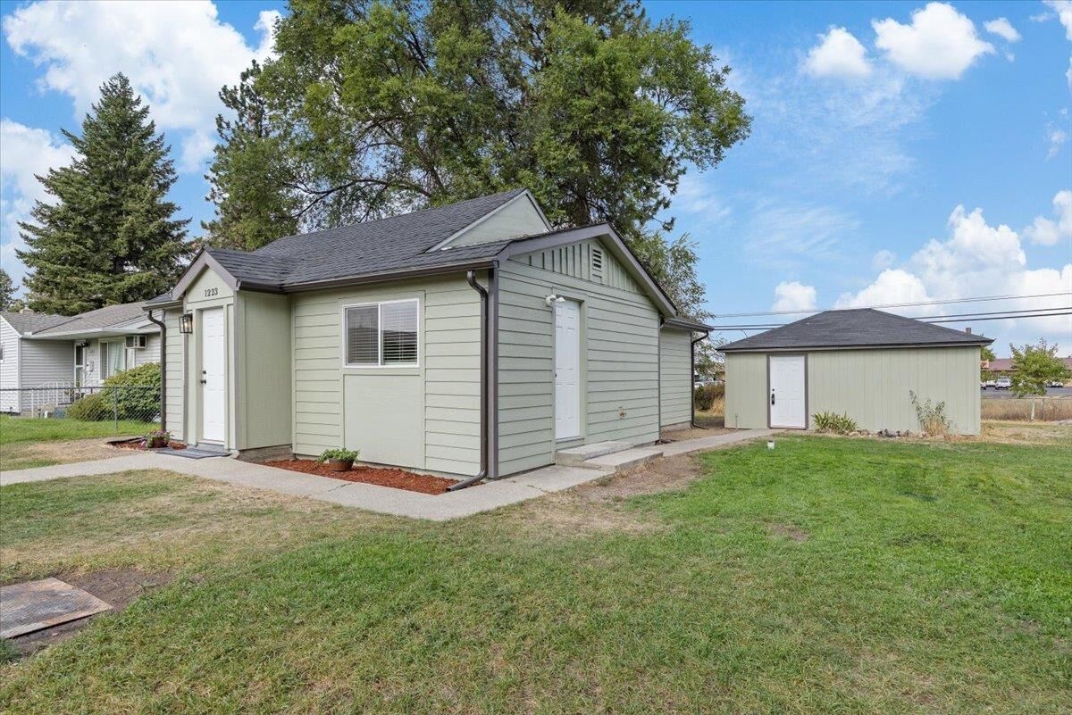 Property Photo:  1223 E Decatur Ave  WA 99208 