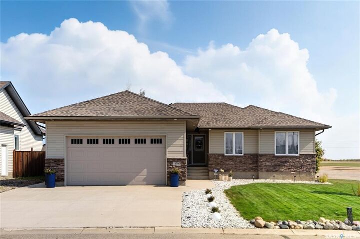 100 Cedar Crescent  Osler SK S0K 3A0 photo
