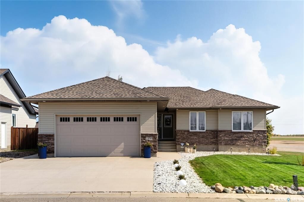 Property Photo: 100 Cedar Crescent SK S0K 3A0