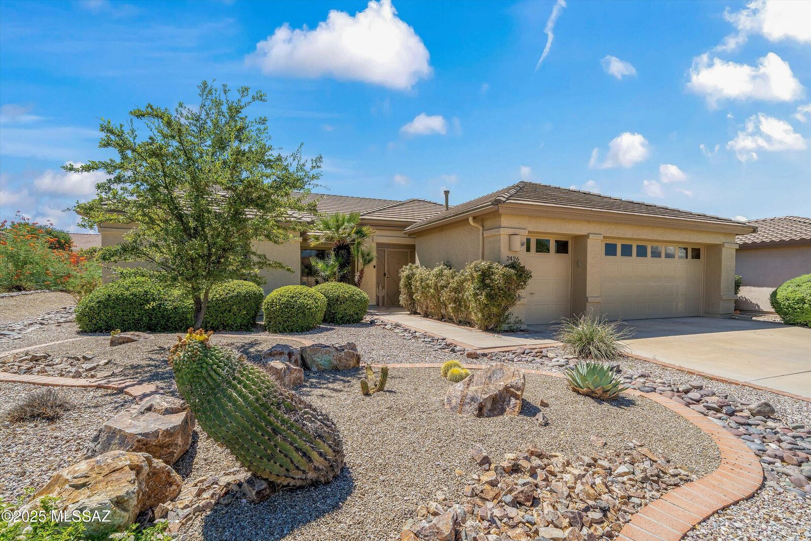 Property Photo: 2426 E Desert Pueblo Pass AZ 85614