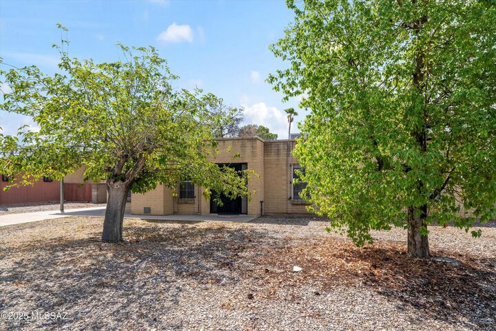 Property Photo:  7530 E Stella Road  AZ 85730 