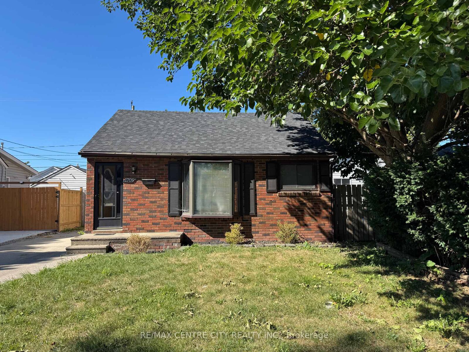 Property Photo:  1709 Cadillac Street  ON N8Y 2V7 
