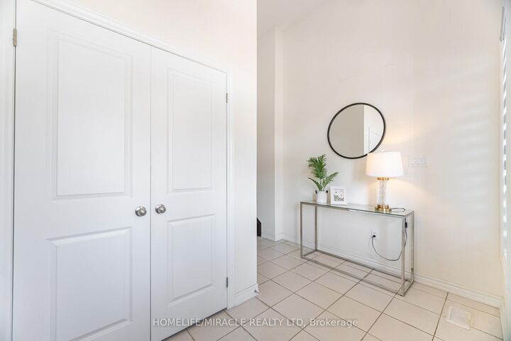 Property Photo:  10 Van Wart Street  ON L1P 0P8 