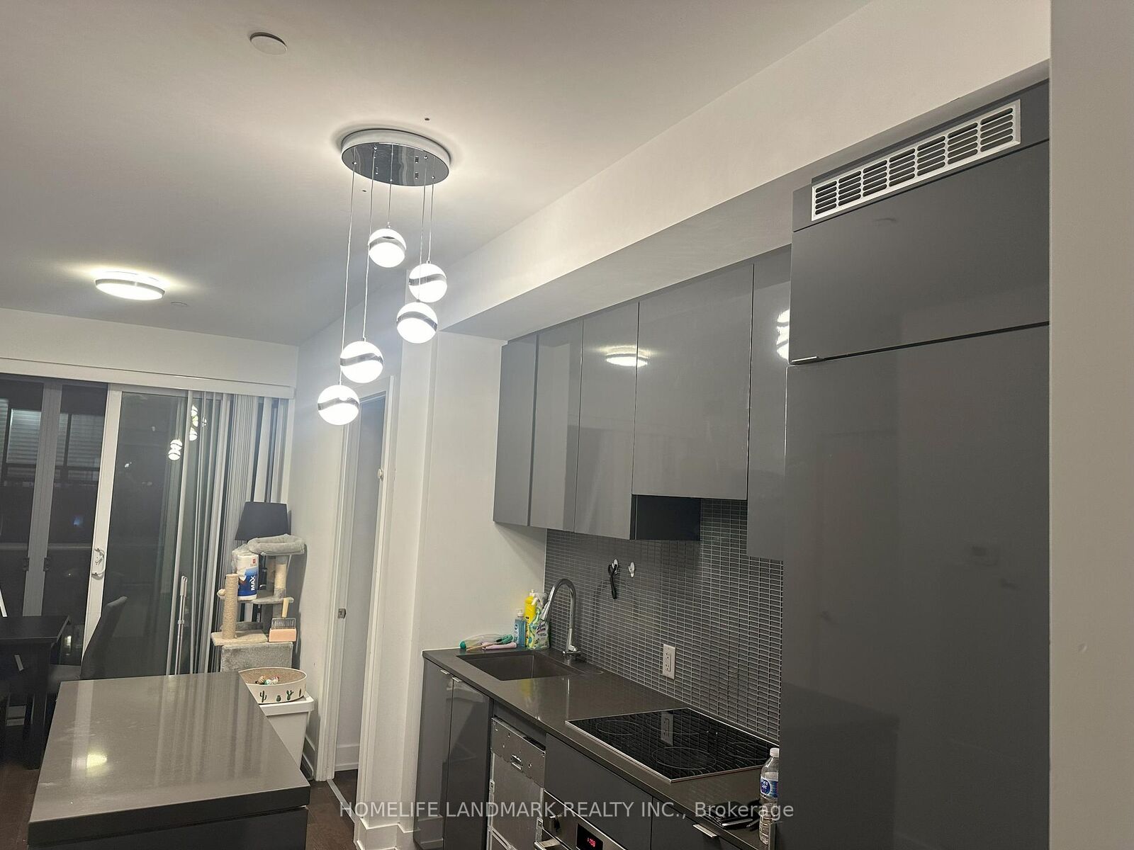 Property Photo: 7 Grenville Street 2701 ON M4Y 1A1