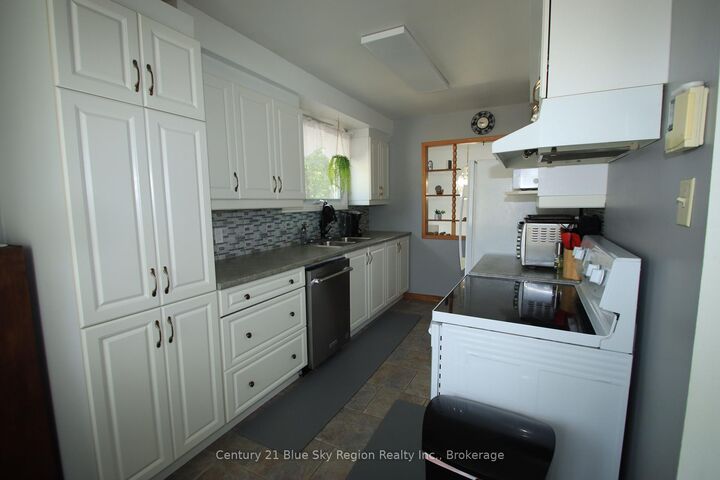 Property Photo:  51 Rosedale Court  ON P1A 3W1 