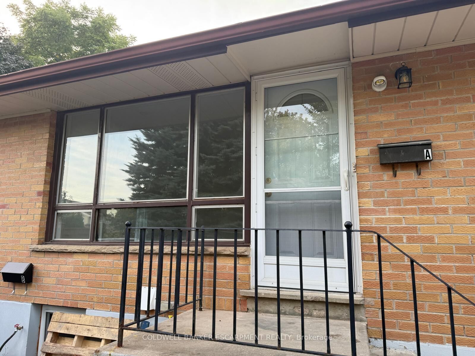 Property Photo:  26 Victoria Street  ON L7G 3N6 