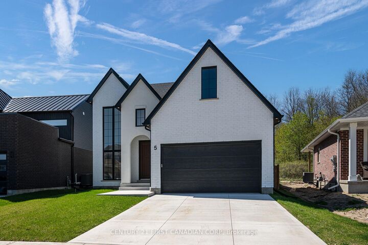 Property Photo: 5 Hartland Circle ON N5R 0P2