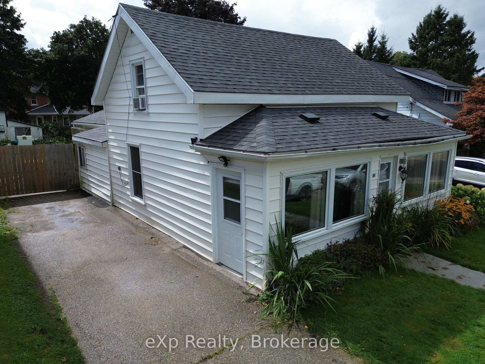 Property Photo: 34 Queen Street ON N0C 1H0