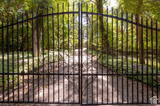 Property Photo:  2318 E Walker Ln  UT 84117 