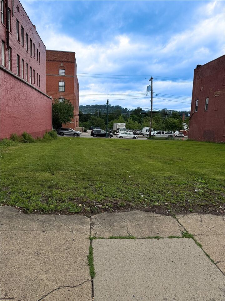 Property Photo:  235 - 237 E 8th Avenue  PA 15120 