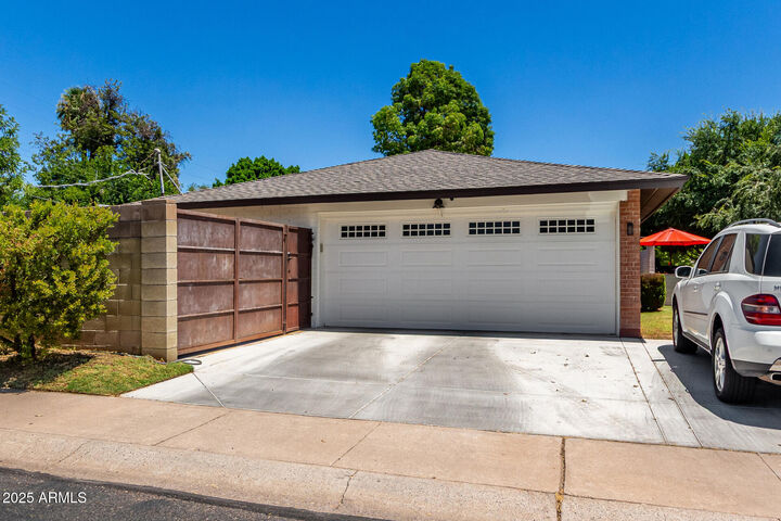 Property Photo: 1416 W Orchid Lane AZ 85021