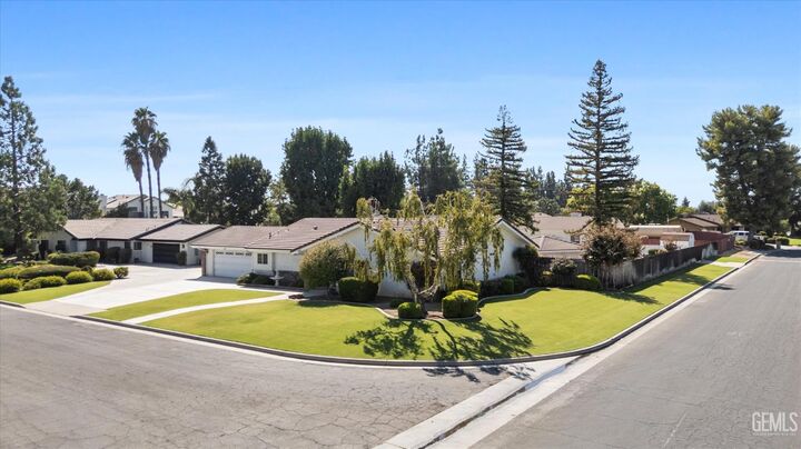 Property Photo:  1519 Old Stage Street  CA 93312 