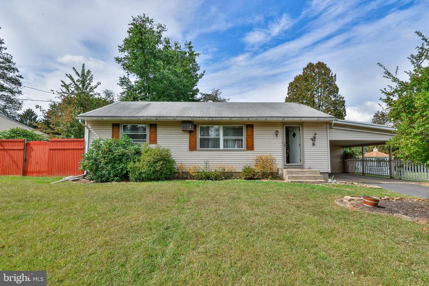 Property Photo:  1360 Toboggan Trail  PA 18040 