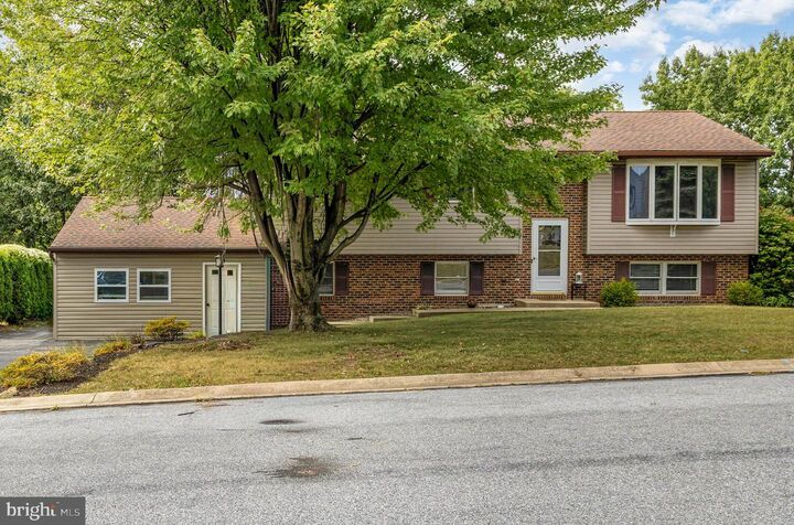 217 Redwood Lane  Lebanon PA 17046 photo