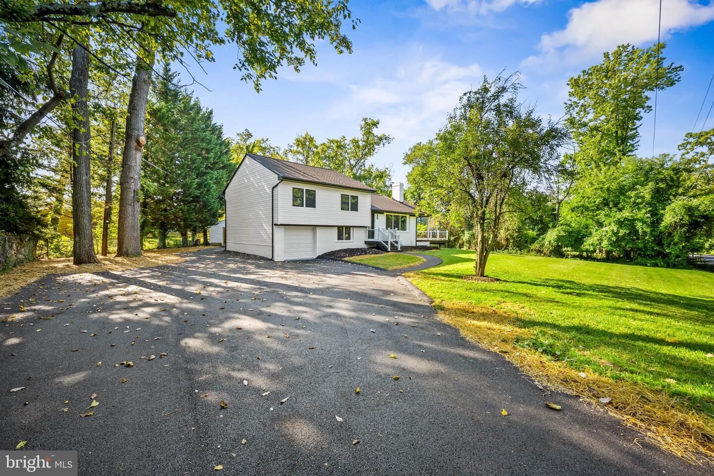 Property Photo: 213 Sudbrook Lane MD 21208
