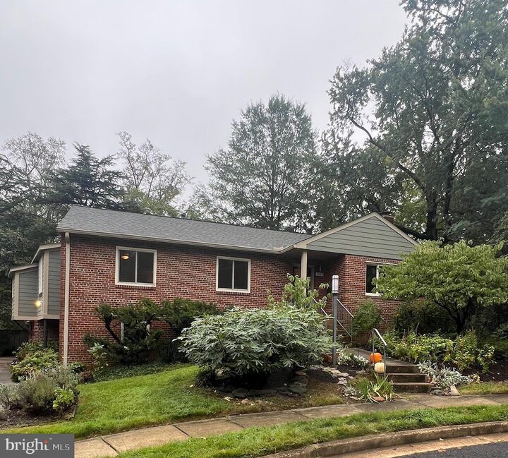 Property Photo:  3305 Pocomoke St  VA 22207 