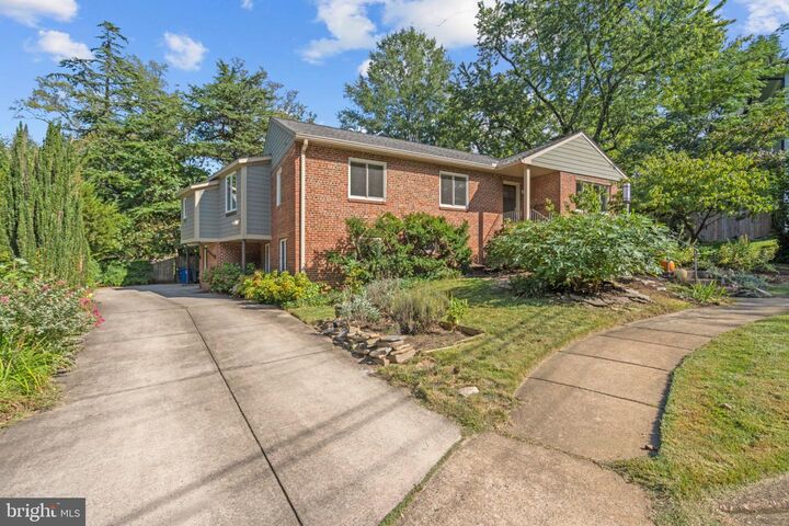 Property Photo: 3305 Pocomoke St VA 22207