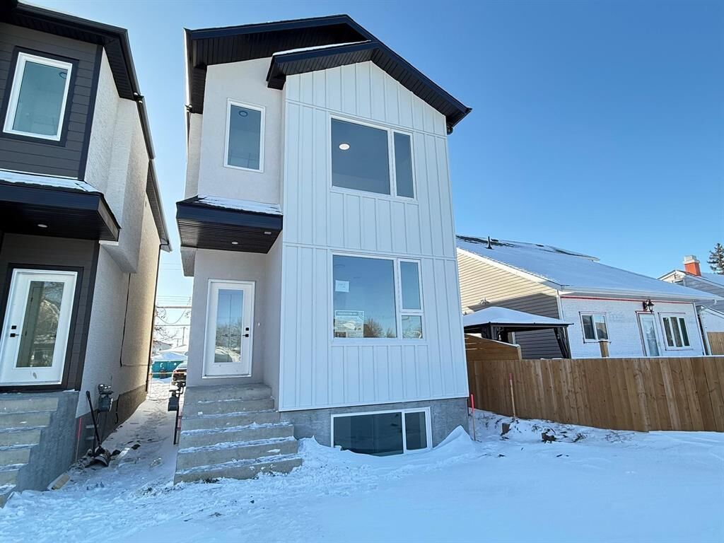 Property Photo:  1992 Ross Avenue West  MB R2R 0E8 