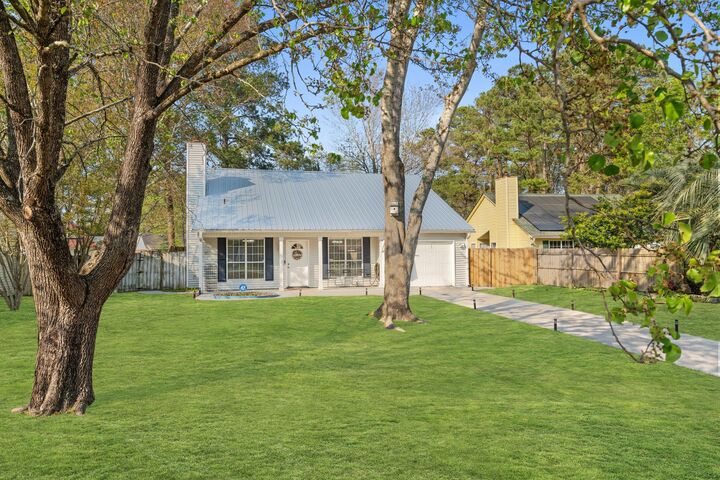 Property Photo:  309 Regent Street  SC 29483 