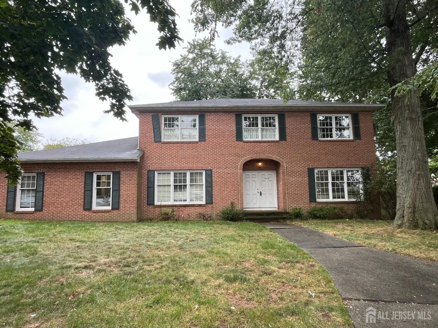 Property Photo:  975 Inman Avenue  NJ 08820 