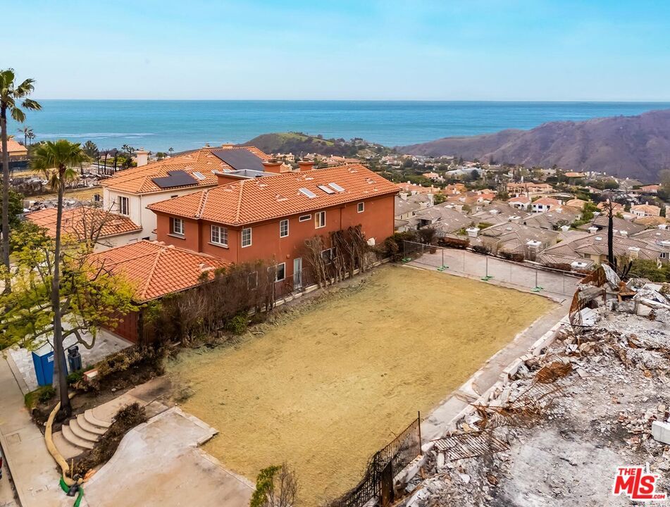 Property Photo:  1648 Chastain Pkwy  CA 90272 