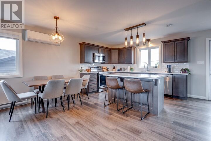 Photo de la propriété:  54 Maurice Putt Crescent  NL A1B 0S2 