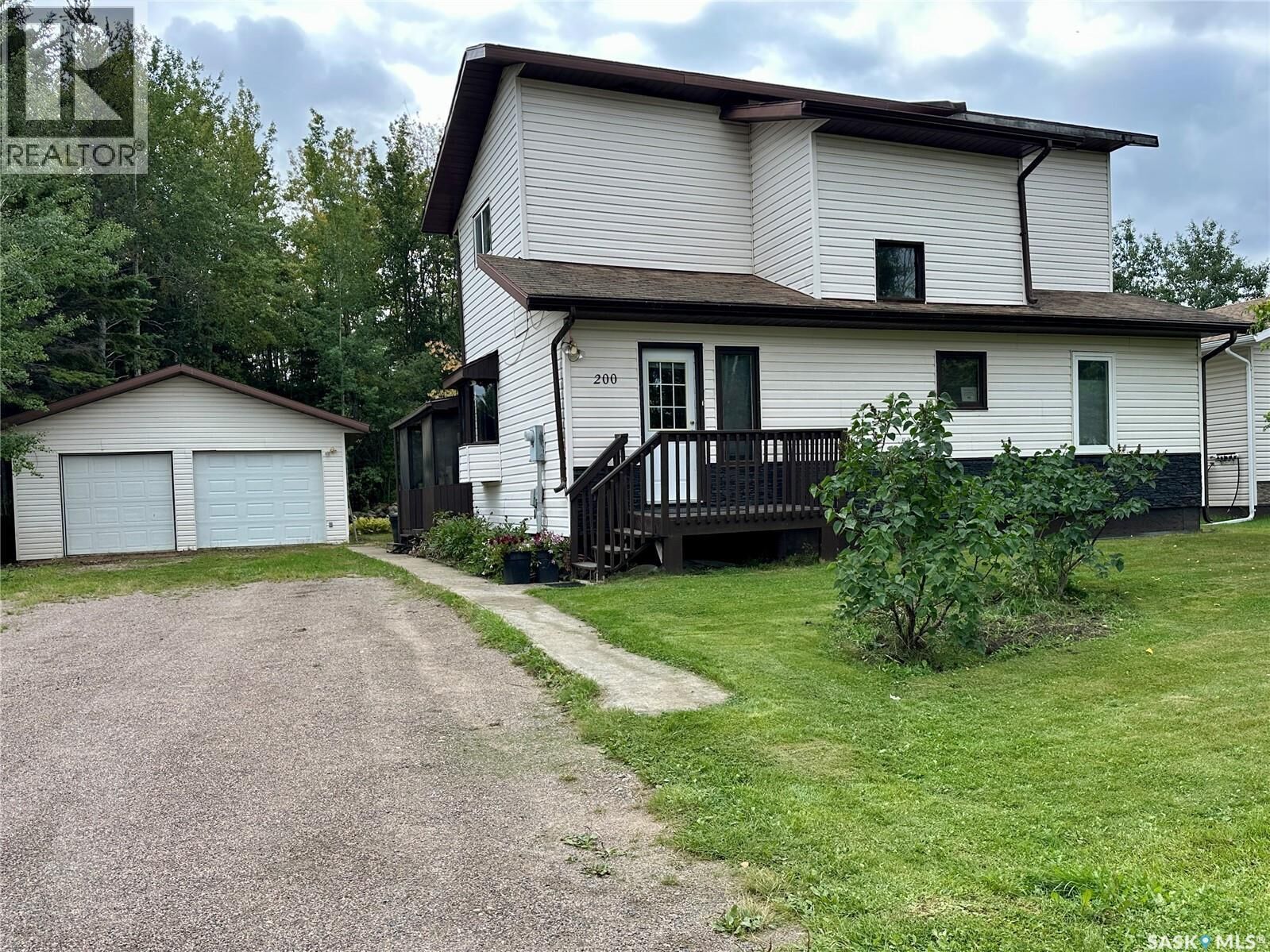Property Photo: 200 Vickers Crescent SK S0J 3G0