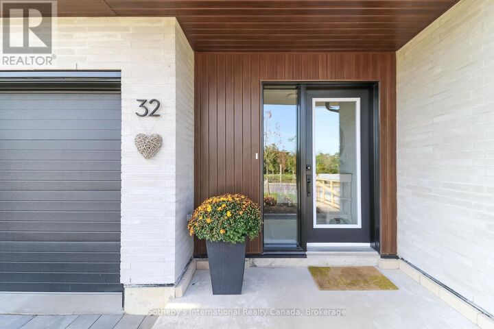Property Photo:  117 Sladden Court 32  ON N0H 2P0 