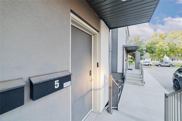 Property Photo:  1200 Chamberlain Avenue  MB R2X 1E7 
