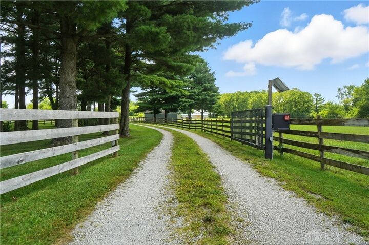 Property Photo: 6840 Mosier Road OH 45387