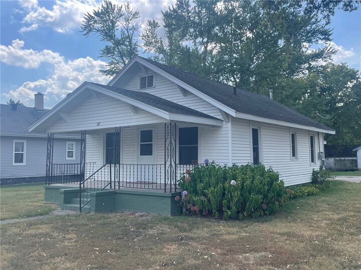 Property Photo: 107 N Columbia Street IL 62428