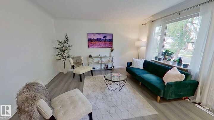 Property Photo:  13811 110A Avenue NW  AB T5M 2N1 