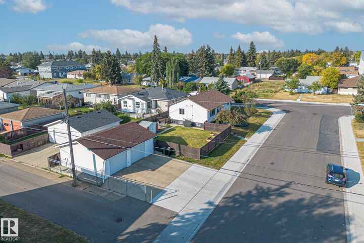 Property Photo:  8515 131 Avenue NW  AB T5E 5S3 