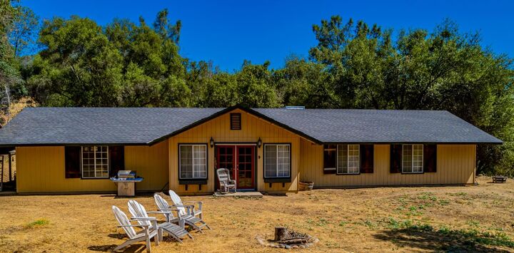Property Photo:  49610 House Ranch Road  CA 93645 